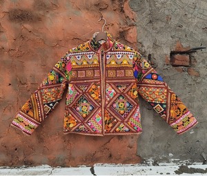 Chaqueta Banjara con Bordado de Espejo: Chaqueta Tribal Bordada a Mano Vintage, Chaqueta Unisex Vintage India - Product Image 4