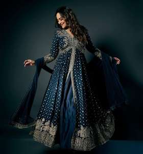 Costume en fausse Georgette brodé lourd et haut de broderie en fausse Georgette Dupatta et Lehenga avec bordure en dentelle Dupatta - Product Image 1
