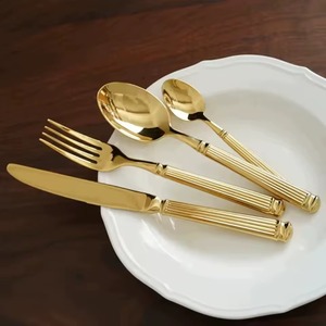 Ensemble de couverts de haute qualité avec manche blanc et design bleu pour les maisons modernes, les occasions spéciales, les mariages, les rassemblements familiaux et l'usage quotidien - Product Image 3
