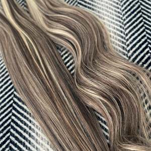 คลิปต่อผม 21 นิ้ว 8A สีน้ำตาลประกายแพลตตินั่ม บาลายาจ ผมแท้เรมี่ - Product Image 4