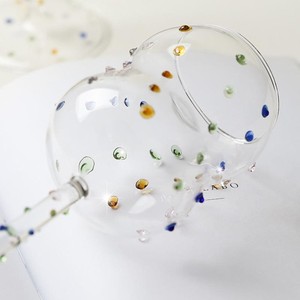 Le verre à vin en verre procure une sensation de qualité satisfaisante, améliorant les expériences sociales en encourageant une dégustation plus lente et plus réfléchie. - Product Image 6