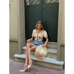 Blusas de Ganchillo Bordadas con Piedras para Mujer Topshow, Camisas al por Mayor - Product Image 4