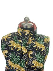 Chaqueta de invierno acolchada hecha a mano para mujer, ropa de abrigo lavada de tela tejida con estampado de tigre bohemio informal con cierre de gancho - Product Image 4