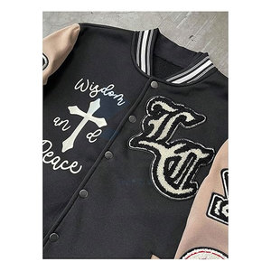 Chaqueta Universitaria de Manga Larga para Hombre, a la Moda, con Diseño de Bloques de Color, Parches de Letras, Bordes a Rayas, Bolsillos Funcionales, Color Caqui - Product Image 3