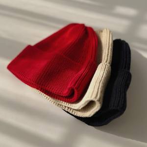 Gorro de invierno hecho a medida para mujer 100% Servicio rápido de la mejor calidad con diseño y logotipo únicos - Product Image 3