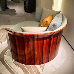 Fauteuil baril de luxe contemporain |   Sièges d'appoint circulaires rembourrés |   Fauteuil moderne haut de gamme avec détails en bois - Product Image 4