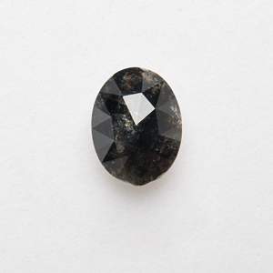 Diamante Natural Rústico de Sal y Pimienta de 0.73ct, Corte Ovalado, Claridad VS2, Corte Excelente y Bueno, Versátil para Joyería - Product Image 1