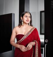 Nouveau saree en velours avec une belle bordure de lavande brodée de paillettes avec travail jari dori et dentelle de pipe en verre fantaisie pour adultes