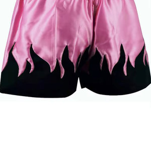Diseña tus propios pantalones cortos de Kick Boxing MMA para hombre, logotipo de colores personalizado, 100% poliéster, transpirable, ligero, hecho en Pakistán rápido - Product Image 4