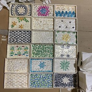 Plateaux en rotin nacre personnalisables, motifs vintage uniques, fabriqués à la main de manière éthique, lot de 2 et 3 - Product Image 6