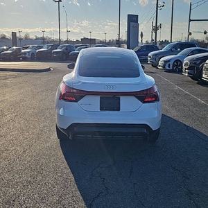 Audi e-tron GT quattro Premium Plus 2023 d'occasion en excellent état - Product Image 2