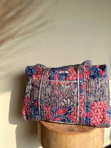 Sac de voyage en patchwork matelassé multicolore Sacs de luxe de qualité supérieure fabriqués en Inde Produit du fabricant indien - Product Image 3