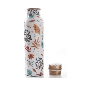 Botella de cobre martillada a mano de primera calidad con diseño tradicional para una vida ecológica sostenible y un almacenamiento de agua saludable - Product Image 1