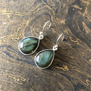Boucles d'oreilles pendantes en labradorite, 6,0 grammes - Product Image 1