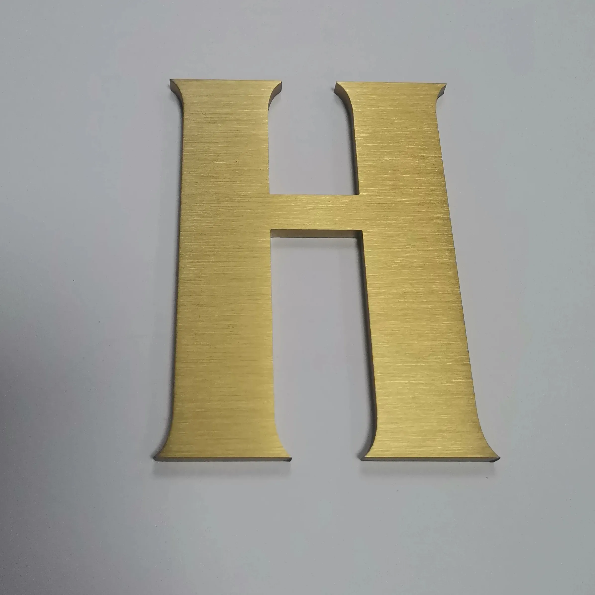 Sinal 3D de metal sem luz de aço inoxidável 304 letras sólidas ouro escovado Sinal 3D personalizado