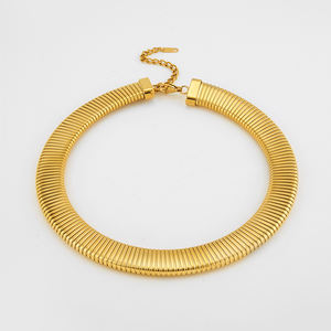 最新の18Kゴールドメッキステンレススチールジュエリーチャンキー弾性スネークボーンチェーンチョーカー女性用ネックレスP243485 - Product Image 1
