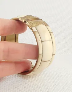 Bracelet manchette vintage en laiton incrusté d'os, bracelet indien rétro en laiton et os incrusté, bracelet à charnière, cadeau, bracelet en agate - Product Image 4