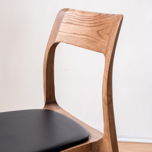 Kursi Makan Kayu Gaya Skandinavia dengan Jok Kulit, Dapat Ditumpuk, Gaya Modern Abad Pertengahan untuk Ruang Makan Restoran - Product Image 3