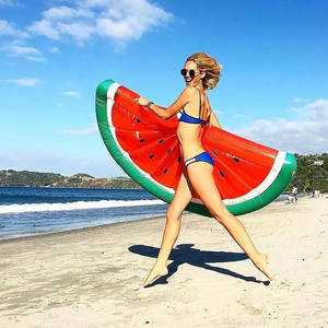 Tumbona Inflable Flotante Martom XXL con Forma de Sandía para Playa y Piscina, para Mayores de 14 Años - Product Image 6