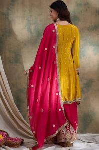 Salwar Kameez de créateur haut de gamme en soie traditionnelle brodée avec des sequins, pour femmes adultes, tenue de soirée, séchage rapide, toutes saisons, inclus - Product Image 5