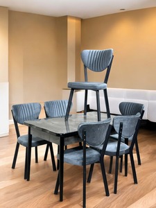 Élégante table à manger en bois durable, moderne et idéale pour les réunions de 6 personnes dans n'importe quelle maison contemporaine - Product Image 5