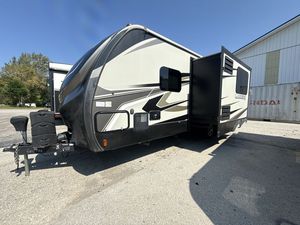 Wholesale Used 2019 Keystones RV Laredo 29ft Lightweight Waterproof Travel Trailer with 7 Person Sleeping Capacity Available - Product Image 2