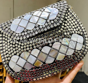 Bolso de mano de latón hecho a mano de diseñador antiguo, bolso de mano tallado a mano Vintage para la noche de Falak Wprld Export - Product Image 2