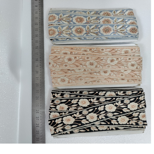 Sur mesure dans des rubans brodés à la machine de couleur pastel clair dans des motifs de fleurs pour robes de mariée de 1.25 pouces de largeur. - Product Image 1