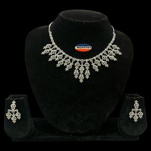 Superbe ensemble de collier et de boucles d'oreilles en pierre AD pour femmes, parfait pour les cérémonies de mariage et les occasions traditionnelles de demoiselles d'honneur - Product Image 3