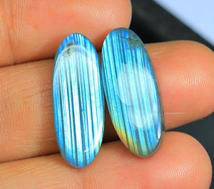 Superbe paire de pierres précieuses en Labradorite, cabochon en forme de pierre ovale lisse et polie pour la fabrication de bijoux. - Product Image 5