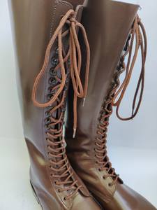 Botas Largas de Cuero Marrón con Ojales y Ganchos Metálicos - Product Image 6