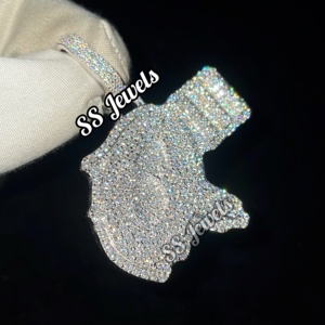 Entièrement glacé personnalisé VVS1 Moissanite pendentif fait à la main plaqué rhodium 925 argent griffe réglage Hip Hop collier pour hommes rappeur cadeau - Product Image 1