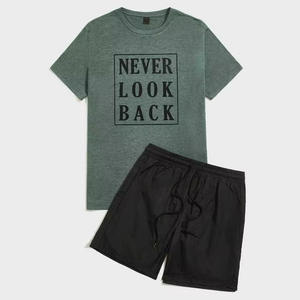 Conjunto Casual de Verano para Hombre: Camiseta Gris de Cuello Redondo con Pantalones Cortos Negros con Cordón y Estampado 'Never Look Back' - Product Image 4