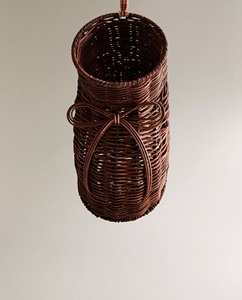 Chaussures de Noël en rotin écologique fabriquées à la main du Vietnam Unique Festive Home Styling Affichages saisonniers Ornements en verre - Product Image 3