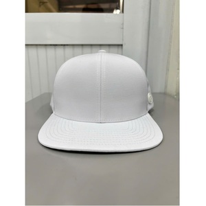 Gorra de Béisbol de 6 Paneles Impermeable, Clásica para Deportes al Aire Libre, OEM de Alta Calidad, Logotipo de Parche de PVC Personalizado, Gorra Transpirable con Cierre a Presión - Product Image 4
