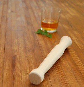 Muddler à cocktail en bois naturel de qualité supérieure, poignée lisse, outil de bar durable pour un écrasement doux des herbes, des fruits et des cocktails artisanaux - Product Image 2