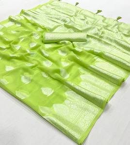 Saree en soie Georgette de créateur Beau style pakistanais avec bordure tissée en viscose pour les mariages et les fêtes - Product Image 4