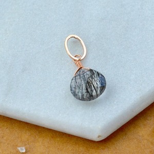 Pendentif en pierre précieuse facettée en forme de larme en rutile noir, pierre naturelle noire, plaqué or rose, bijou artisanal - Product Image 5