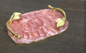 Plateau en résine avec poignée en métal doré fabriqué à la main avec sous-verre assorti Plateau de service décoratif écologique fait à la main - Product Image 3