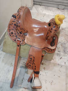 อานม้าหนังแท้พรีเมียมแบบตะวันตก ทำด้วยมือ พร้อมตัวเลือกโครงไม้/ไฟเบอร์กลาส/พลาสติก - ปรับแต่งได้ รุ่น Kaamkaaj KKJ04 - Product Image 4