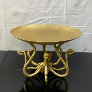 Plateau décoratif tendance en or avec pieuvre au design unique mettant en vedette une figure avec des bras fluides parfait fruit de mer animal de mer inspiré - Product Image 5