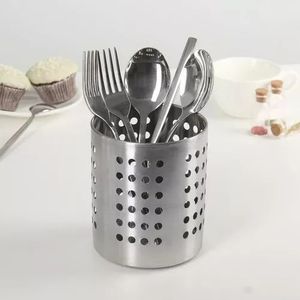 Portacubiertos de hierro de diseño para cocina contemporánea, que realza la encimera con un almacenamiento artístico de metal. - Product Image 2