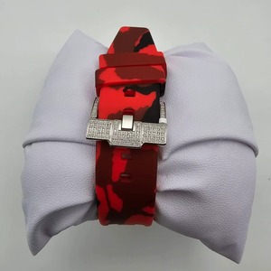 Suministro directo de fábrica de caucho rojo redondo Iced Out Mossinate Diamond Watch con vidrio resistente a los arañazos disponible al mejor precio - Product Image 4