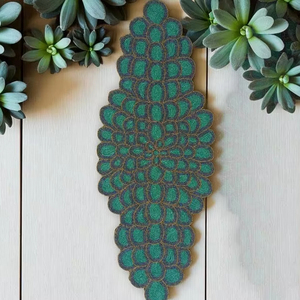 Mantel Individual de Lujo con Cuentas, Antideslizante, Duradero y Hecho a Mano - Product Image 1