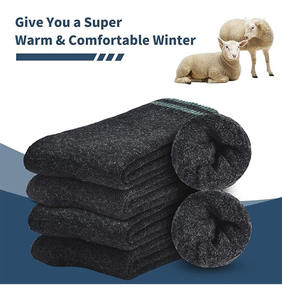 Chaussettes d'hiver pour hommes en polaire ultra douce, motif dessin animé, écologiques, légères, tissu durable, garde les pieds au chaud - Product Image 3