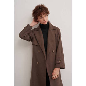 Manteau trench en laine marron à double boutonnage avec bordure en fourrure et imprimé - Product Image 5