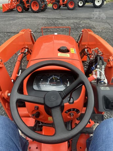 ซัพพลายเออร์ที่ดีที่สุด รถแทรกเตอร์ Kubota L2501HST 25 แรงม้า ขับเคลื่อน 4 ล้อ รถแทรกเตอร์ขนาดเล็ก เครื่องยนต์ดีเซล ระบบไฮโดรสแตติก พร้อมที่ตักด้านหน้าสำหรับขาย - Product Image 4