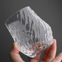 Vente en gros, logo personnalisé, verres texturés, gobelet à tourbillon nervuré martelé, roches, verres à boire pour restaurant