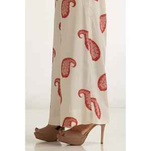 กางเกงลำลองขาบานเอวสูงสำหรับผู้หญิง ผ้าเมลโลดี้แชมเบรย์พิมพ์ลายสีแดง ดีไซน์ทรงตรง ระบายอากาศได้ดี ตกแต่งด้วยลวดลาย - Product Image 3