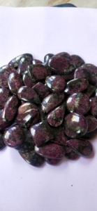 Eudialita Natural, Gema Suelta, Mezcla de Formas y Tamaños, Cabujón con Efecto de Luz para Joyería, por Alba Gems - Product Image 2